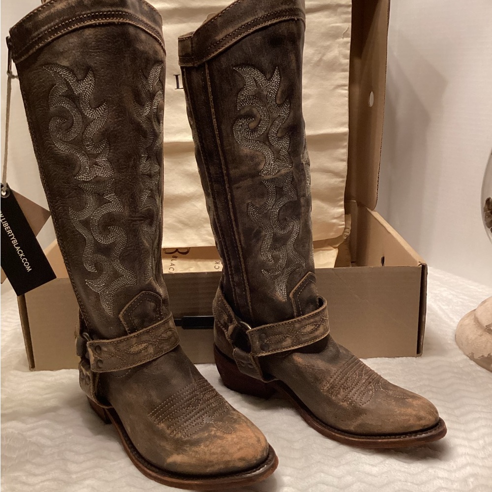 NIB Liberty Black Taylor Boots